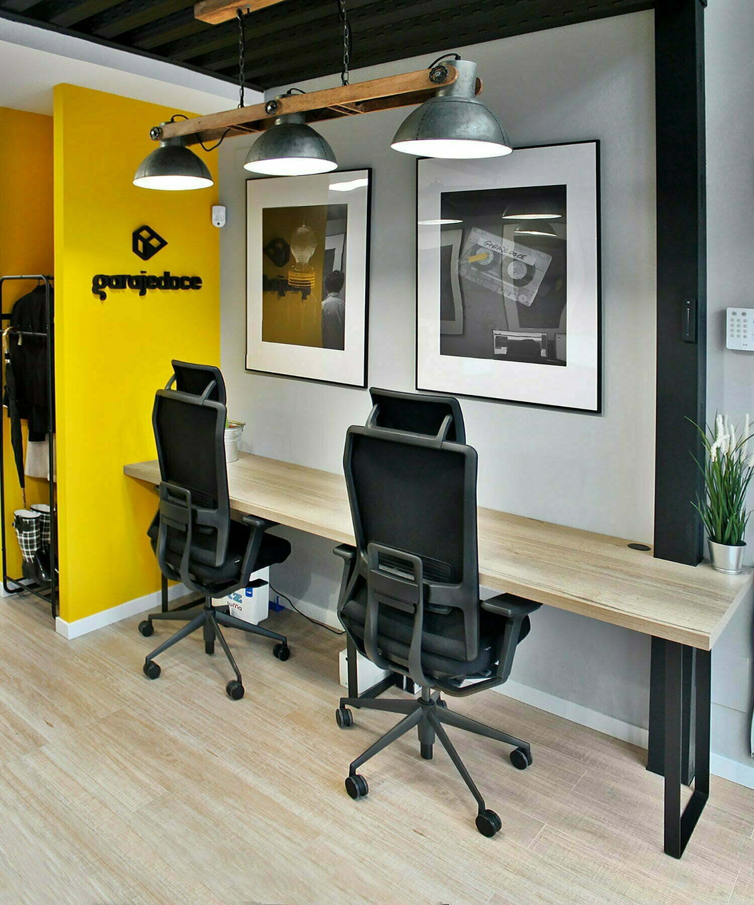 v-coworking-perchero-garajedoce oficina