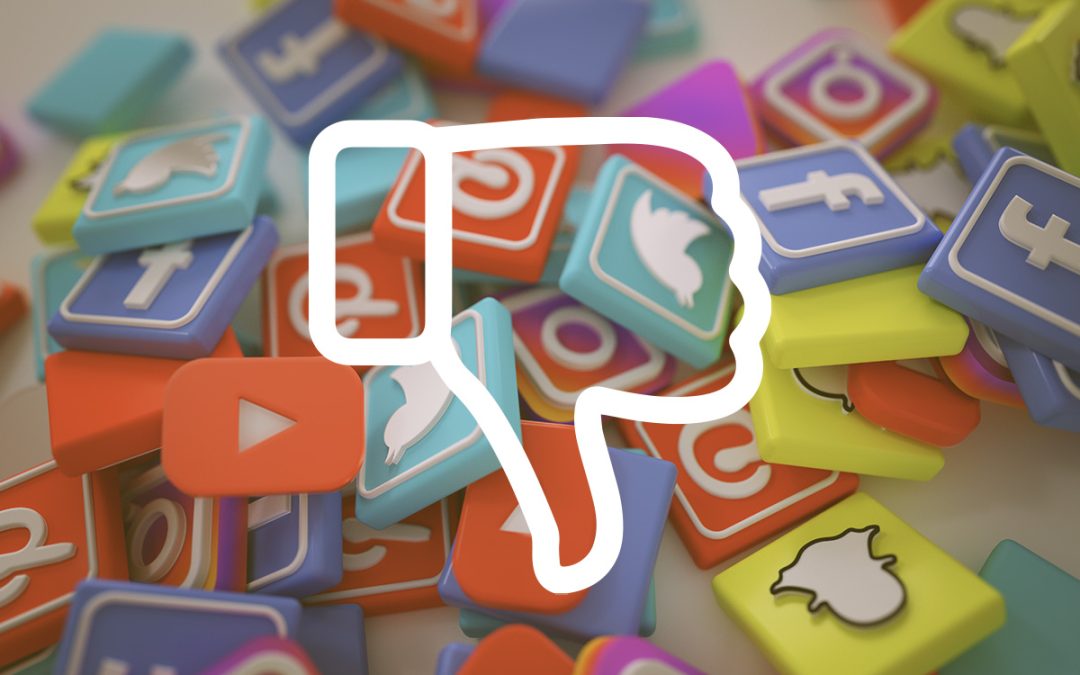 Pulgar hacia abajo para hablar sobre los errores en las redes sociales