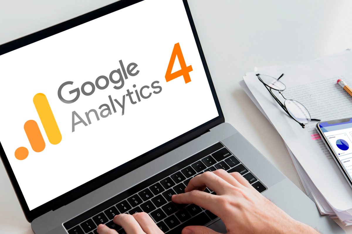 Usuario buscando información acerca de google analytics 4 en la agencia de marketing digital garajedoce.
