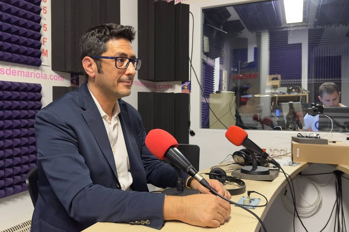 Raúl Carrión en la entrevista concedida en Ràdio Banyeres de Mariola previo ciclo formativo en Banyeres Connecta, Banyeres de Mariola.