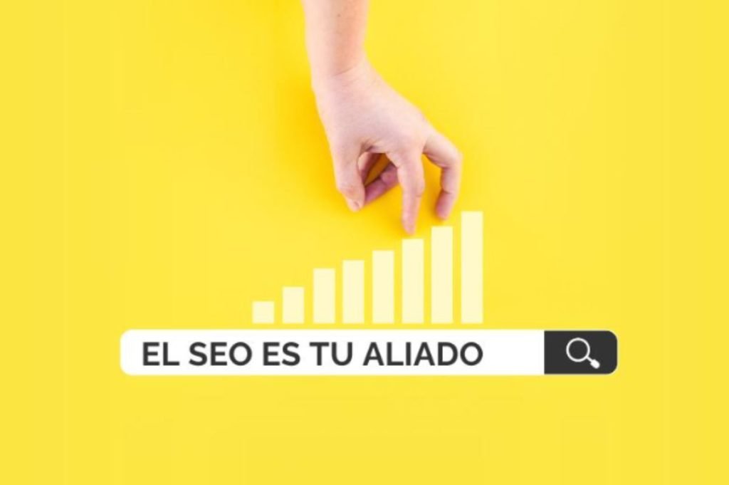 Buscador en el que se lee "el SEO es tu aliado" mientras un consultor experto SEO marca con la mano el contenido.