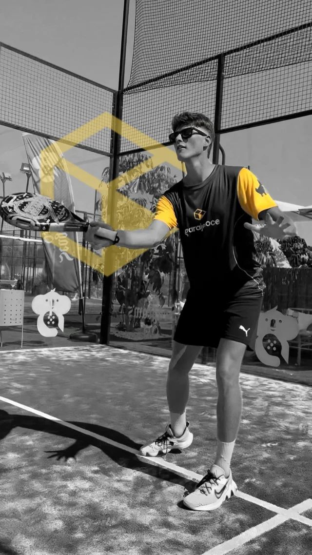 🎾 Este no es solo un reel de empresa.
Es un recuerdo que huele a sol, a equipo y a pádel.Nos fuimos a @essencepadelclub, cogimos palas, camisetas de @monzo_custom y montamos un torneo que no iba de ganar. Iba de disfrutar.Porque cuando compartes briefings, reuniones, cafés... y también días como este, dejas de ser solo compañeros y te conviertes en equipo.Gracias a todos los que lo hicieron posible, y a @essencepadelclub por hacernos sentir como en casa.
¡Volveremos!La Summer Party 2025 se ha superado un año más. Y ya estamos pensando en la siguiente.#Garajedoce #SummerParty