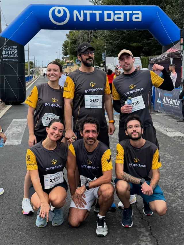 El pasado domingo el equipo de Garajedoce lo dimos todo en la carrera de las Empresas de Alicante 🏃🏻‍♂️Mucho deporte, risas y unas cuantas agujetas el lunes en la ofi, pero sobre todo, un ambientazo con los compañeros fuera de la agencia y de las pantallas.Eso sí, prometemos entrenar más para la próxima carrera.